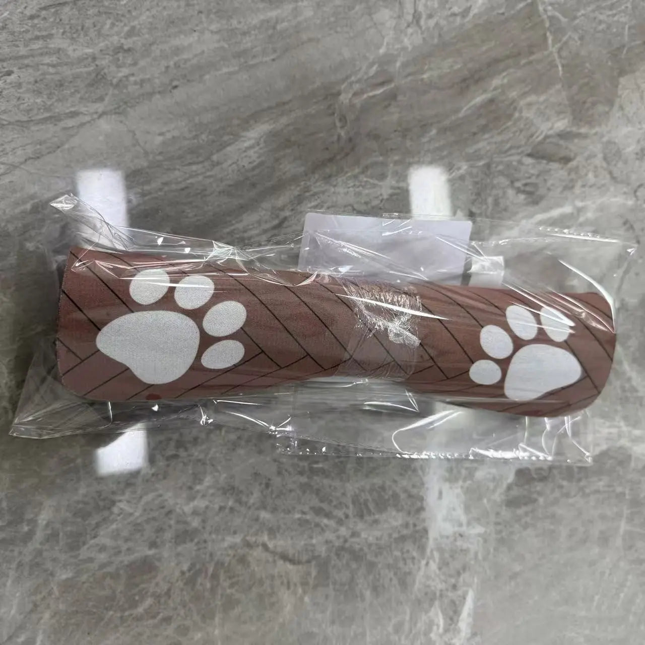 Quick-Drying Absorbent Pet Feeding Mat for Dogs and Cats with Non-Slip Rubber Base and Dark Polyester Surface for Indoor Use